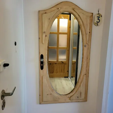 Trzecie Drzwi Po Lewej 아파트 *