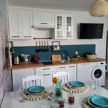 Trzecie Drzwi Po Lewej 아파트