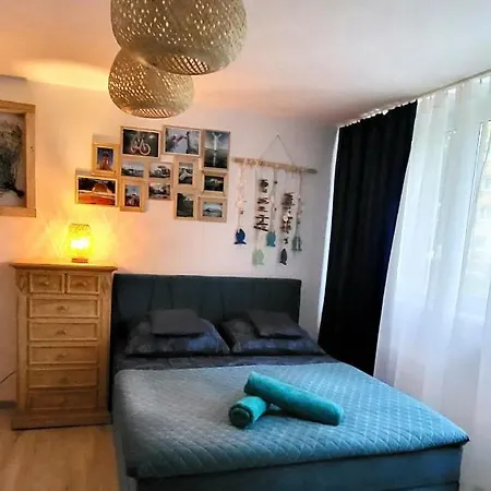 Trzecie Drzwi Po Lewej 아파트